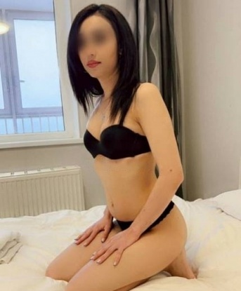 Живу в сказочной Москве, готовая подарить тебе самые незабываемые моменты.
Мои услуги - это полное расслабление, наслаждение и удовлетворение. Я умею находить волшебные точки на твоем теле и дарить нежность каждой клеточке. Ты заслуживаешь только лучшего, и я готова подарить тебе незабываемую ночь, полную страсти и наслаждения.
У меня есть отзывы моих благодарных клиентов, которые оставили свои сердца под моим обаянием. Моя красота и опыт не оставят тебя равнодушным.
Смотри фото на моей страничке, чтобы убедиться в этом сам. Жду тебя, чтобы сделать твои фантазии реальностью. 🌹💋 1554, 22 года